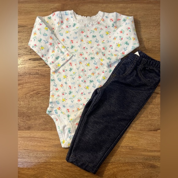 CARTERS 9 MONTHS BUNDLE OF 6 OUTFITS - Picture 4 of 11